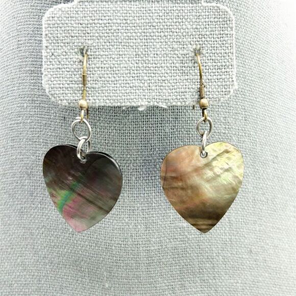 Silver Tone Lightweight Shell Chip Heart Dangle Earrings Valentine's Day Love - Picture 1 of 9